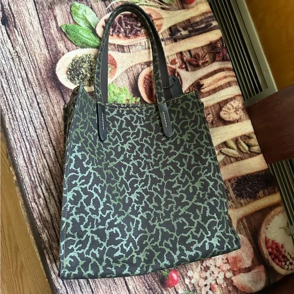 Coach x Disney 101 Dalmatians Canvas tote 69177 - Picture 5 of 10